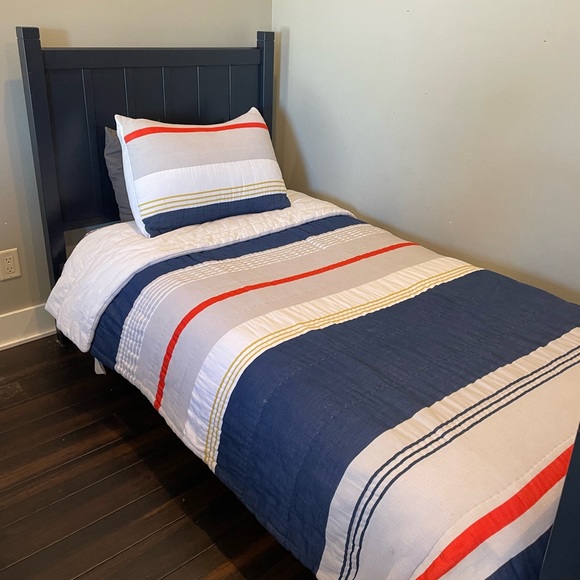 Pottery Barn Twin Comforter